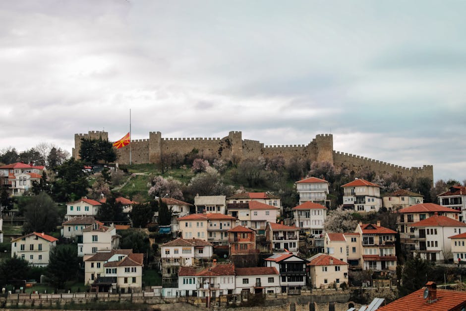 Σκοπιά: Γλυπτά, Σουκ και μια Απρόσμενη Πόλη Αντιθέσεων