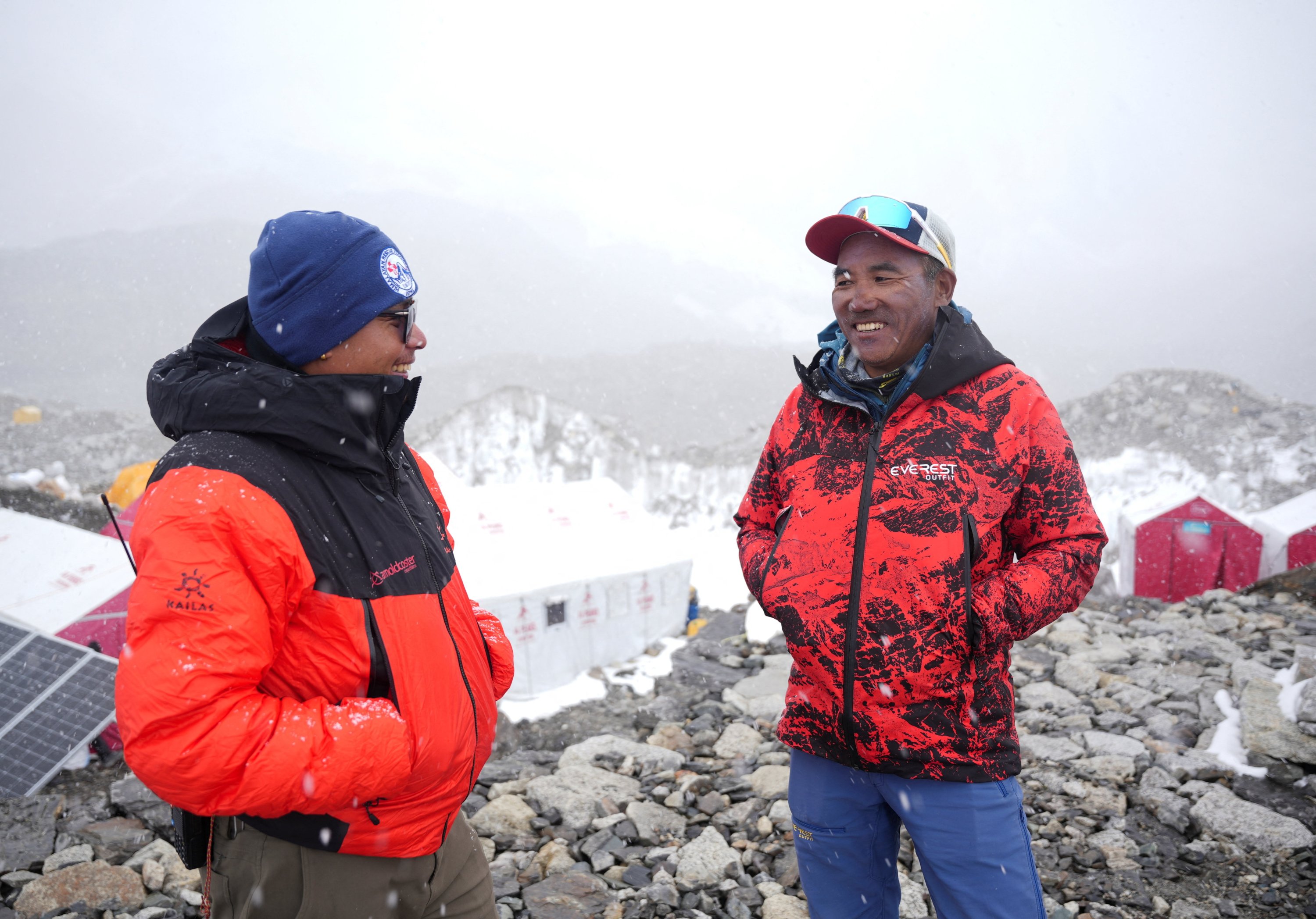 Ο Kami Rita Sherpa και η Lhakpa Sherpa Κατακτούν Νέους Τίτλους στο Everest