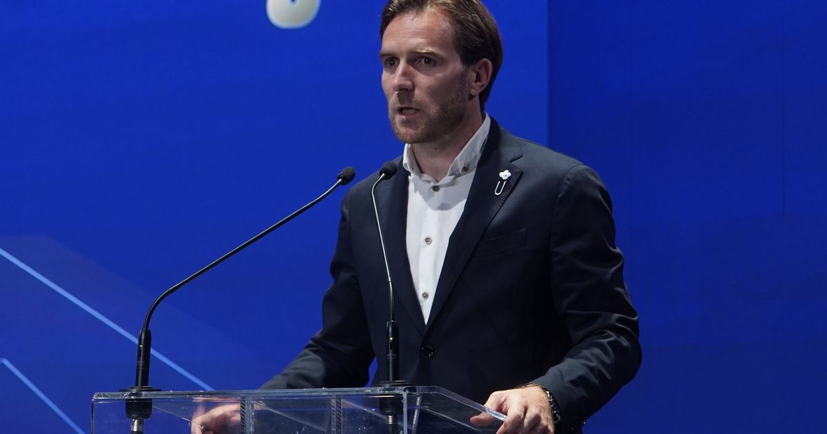 Ο Αλεξάντερ Κατάι λαμβάνει ένα ειδικό βραβείο στη διάρκεια της τελετής της Superliga Serbia