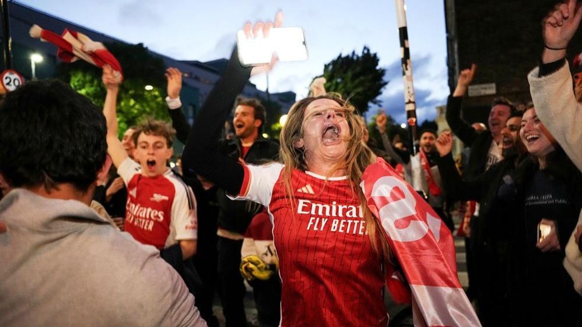Ο Arsenal Κατακτεύει Τον Τίτλο Της Πρεμιέρ Λίγκ Μετά Από 22 Χρόνια
