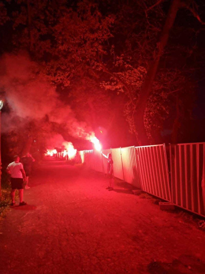 Φωτιαστικά Φεγγαρά Φωτίζουν τον Ουρανό Πάνω από το Στάδιο "Στρατιώτικος" για την 78η Σελήνια του CSKA