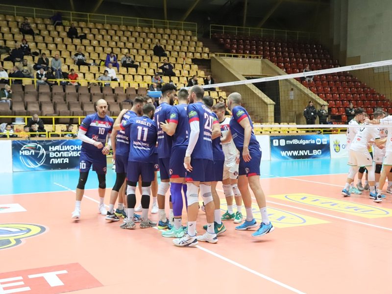 Βούργκασος "Deja Sport" συζητεί με δύο Ιαπωνείς παίκτες
