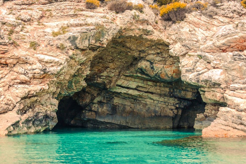 Ο Λαβύρινθος του Κάρστου: Πώς μια σπηλιά έγινε η Μπλε Σπηλιά της Μπισέβο