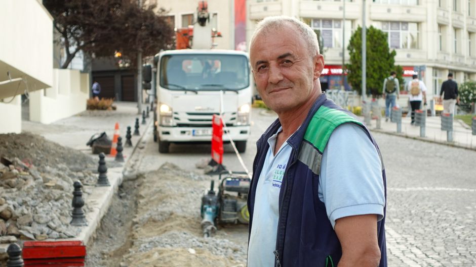 Ο Τούρκος βουλευτής Μπετίν Σέν πυροδότησε εθνική συζήτηση με τολμηρά σχόλια για την Πινάρ Αϊντίν
